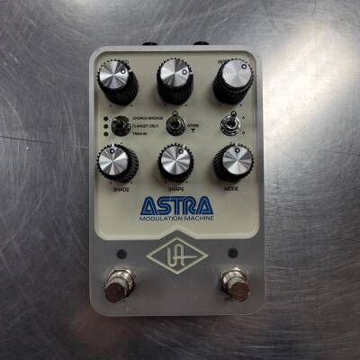 Universal Audio Astra Modulation Machine Stereo Effects Pedal