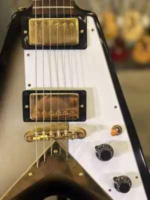 Gibson Custom Shop Flying V Silverburst 2