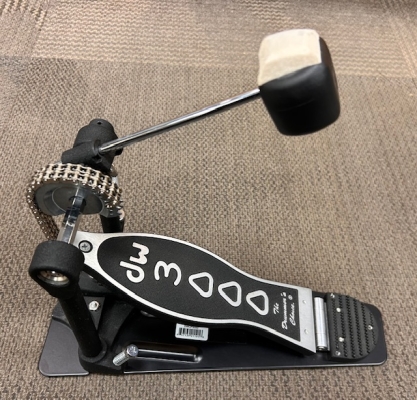 DW 3000 SERIES SINGLE BASS DRUM PEDAL 2