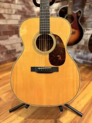 Martin Guitars - 000-28 V18 2