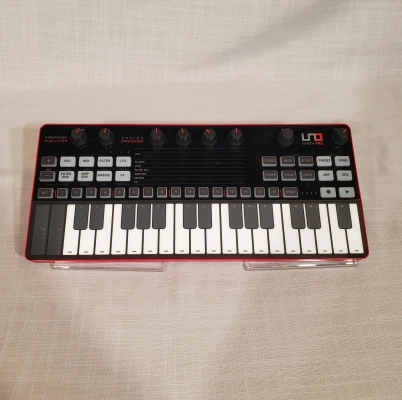 IK Multimedia - UNO SYNTH PRO D