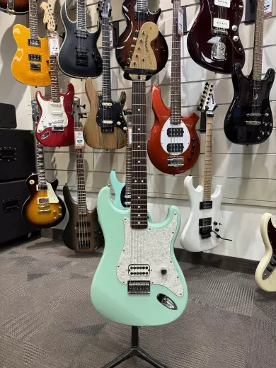 2002 Fender tome Delonge Strat