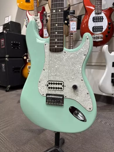 2002 Fender tome Delonge Strat 2