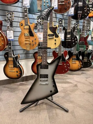 Gibson 80's Explorer Silverburst 2