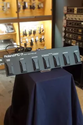 Roland - FC-7