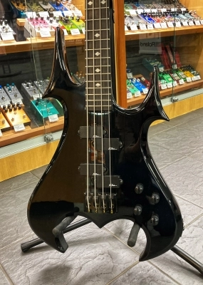 B.C RICH ZOMBIE BASS 2