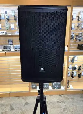 JBL - EON 715