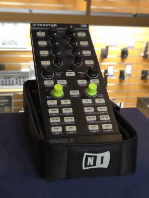 Native Instruments - TRAKTOR CONT X1