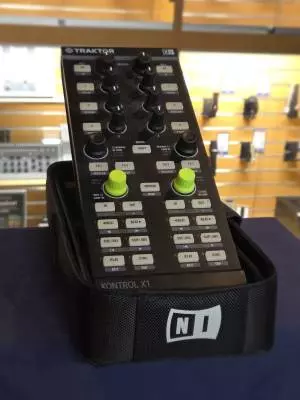 Native Instruments - TRAKTOR CONT X1