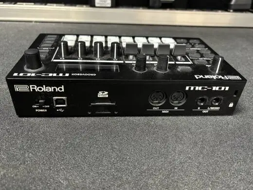Roland - MC-101 2