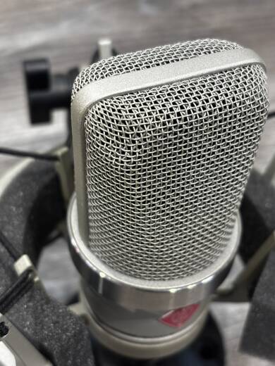 Gear Hunter | Neumann - TLM 102 STUDIO