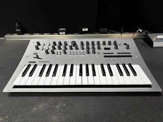 Korg - MINILOGUE 2