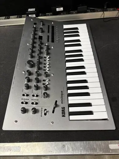 Korg - MINILOGUE 2