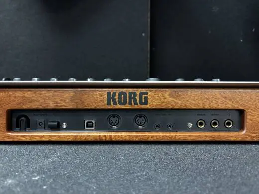 Korg - MINILOGUE 2