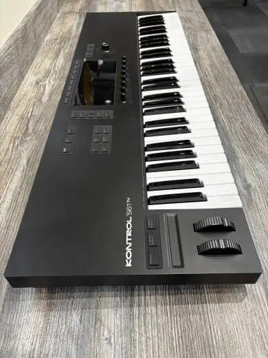 Native Instruments - KONTROL S61 MK3 2