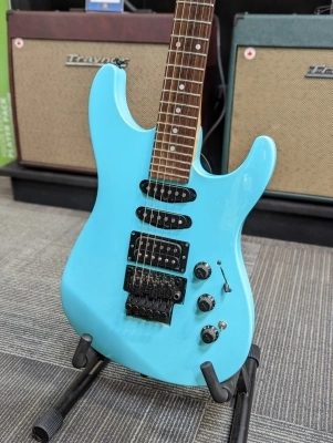 Fender - HM Strat - Ice Blue w/case 2