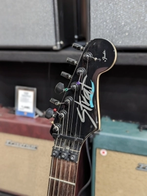 Fender - HM Strat - Ice Blue w/case 2