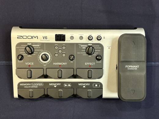 Zoom V6 Multi Effects Vocal Processor | Long & McQuade