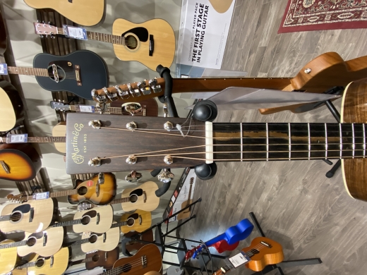 Martin Guitars - HD-28 V18 4
