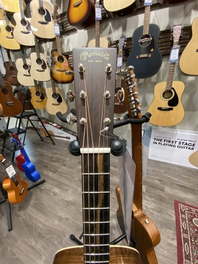 Martin Guitars - HD-28 V18 2