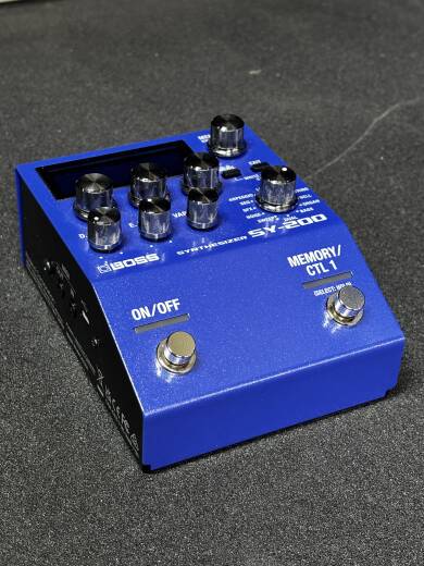 BOSS SY-200 Guitar Synthesizer | Long & McQuade