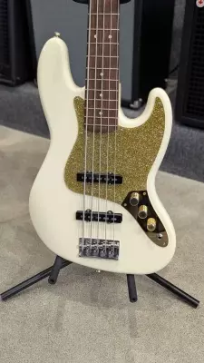 Fender - American Professional Jazz Bass 5 String 2