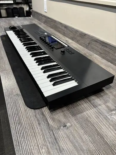 Native Instruments - KONTROL S61 MK2 2