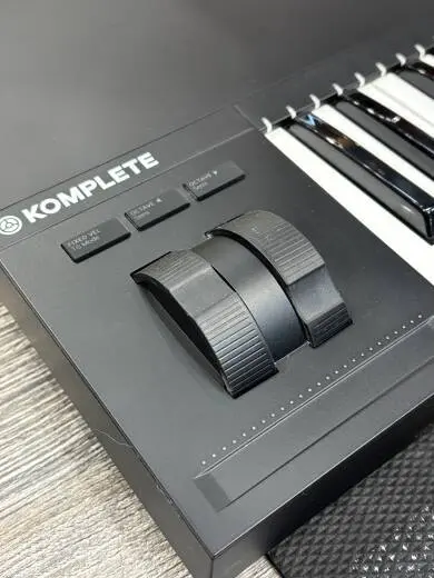 Native Instruments - KONTROL S61 MK2 2
