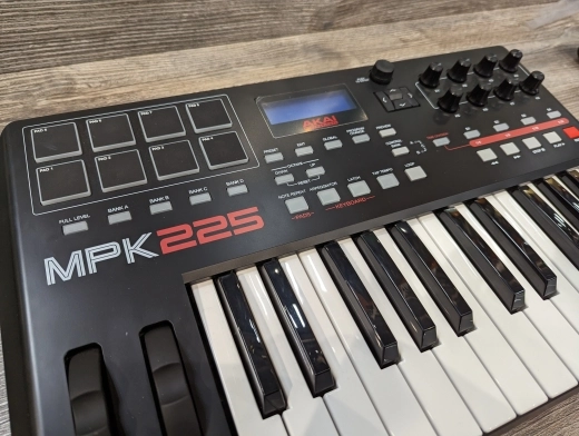 Akai - MPK225 2