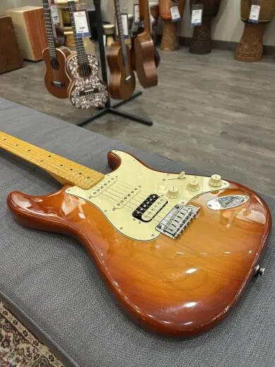 Fender - 011-3912-747 2