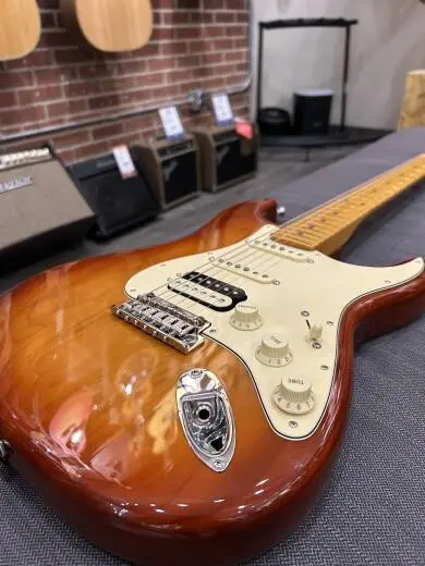 Fender - 011-3912-747 2