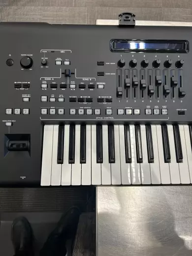 Yamaha - GENOS 2
