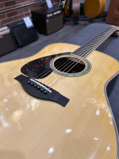 Yamaha LL16 ARE Original Jumbo Spruce Top Acoustic/Electric