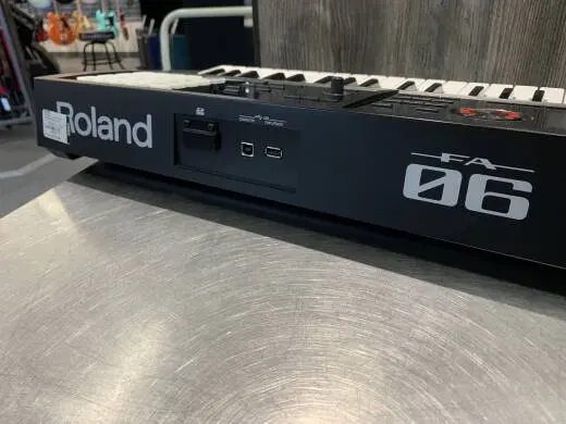 Roland - FA-06 2