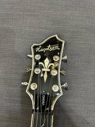 Hagstrom Viking Deluxe (Black Gloss) 2