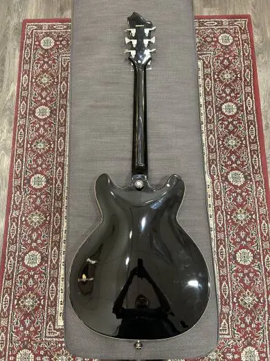 Hagstrom Viking Deluxe (Black Gloss) 2