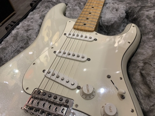 2011 FENDER MX STRAT PEARL SILVER MN 2