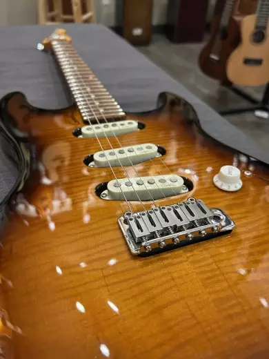 Godin Guitars - G33256 2