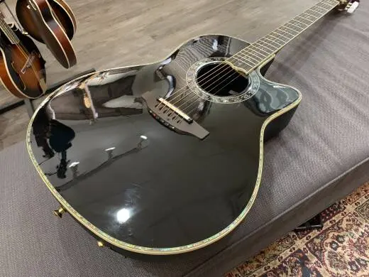 OVATION CUSTOM LEGEND DC CUT BLK W/ CASE 2