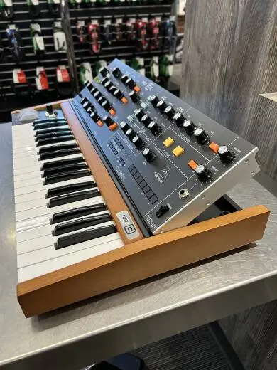 Behringer - POLY D 2