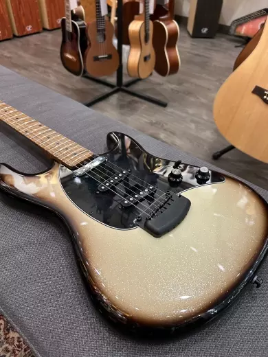 Ernie Ball Music Man - 405-BRU-R1-01 2