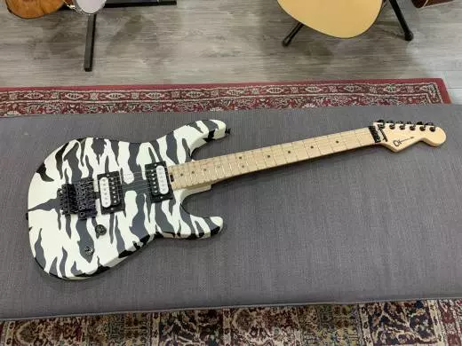 CHARVEL PM DK SATCHEL SIG SATIN WHT BENGAL
