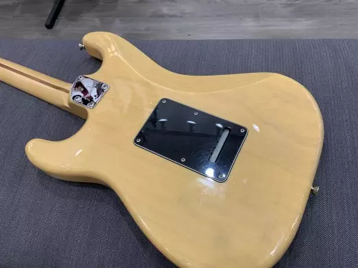 FENDER DELUXE STRAT MN VBL 2
