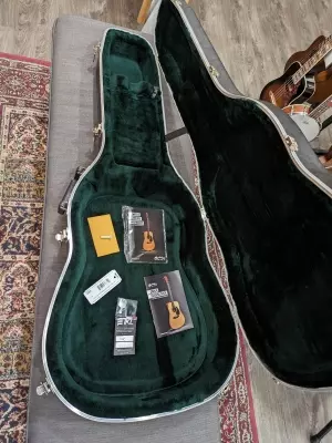 Martin Guitars - D-35 V18 2