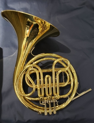 BACH B1101 SINGLE FRENCH HORN LACQUER W/CASE 2