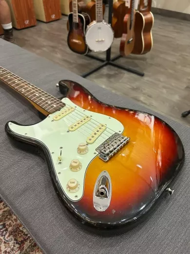 FENDER 60'S LH STRAT RW FB 3CLR SBRST NC 2