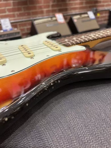 FENDER 60'S LH STRAT RW FB 3CLR SBRST NC 2