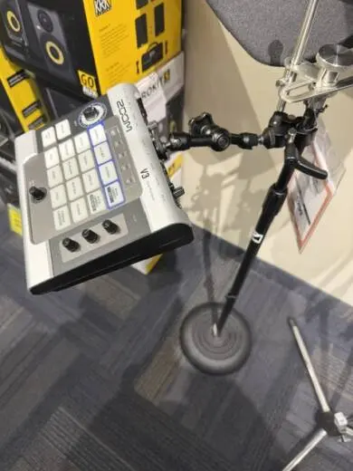 Zoom - V3 ZOOM 2