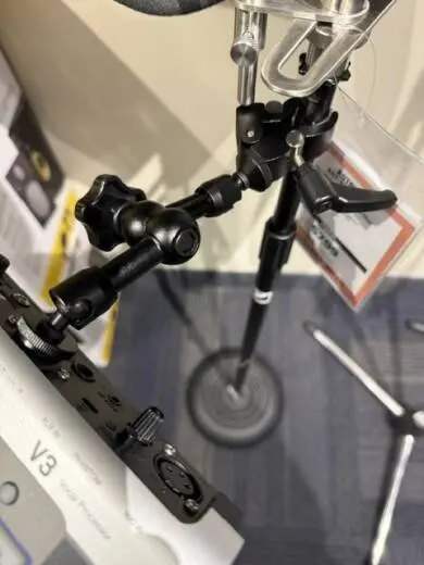 Zoom - V3 ZOOM 2