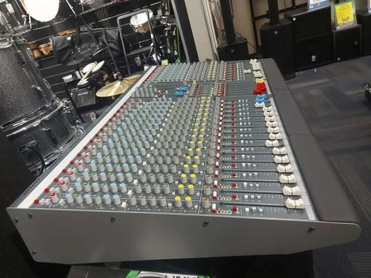 Allen & Heath GL2200-24 5